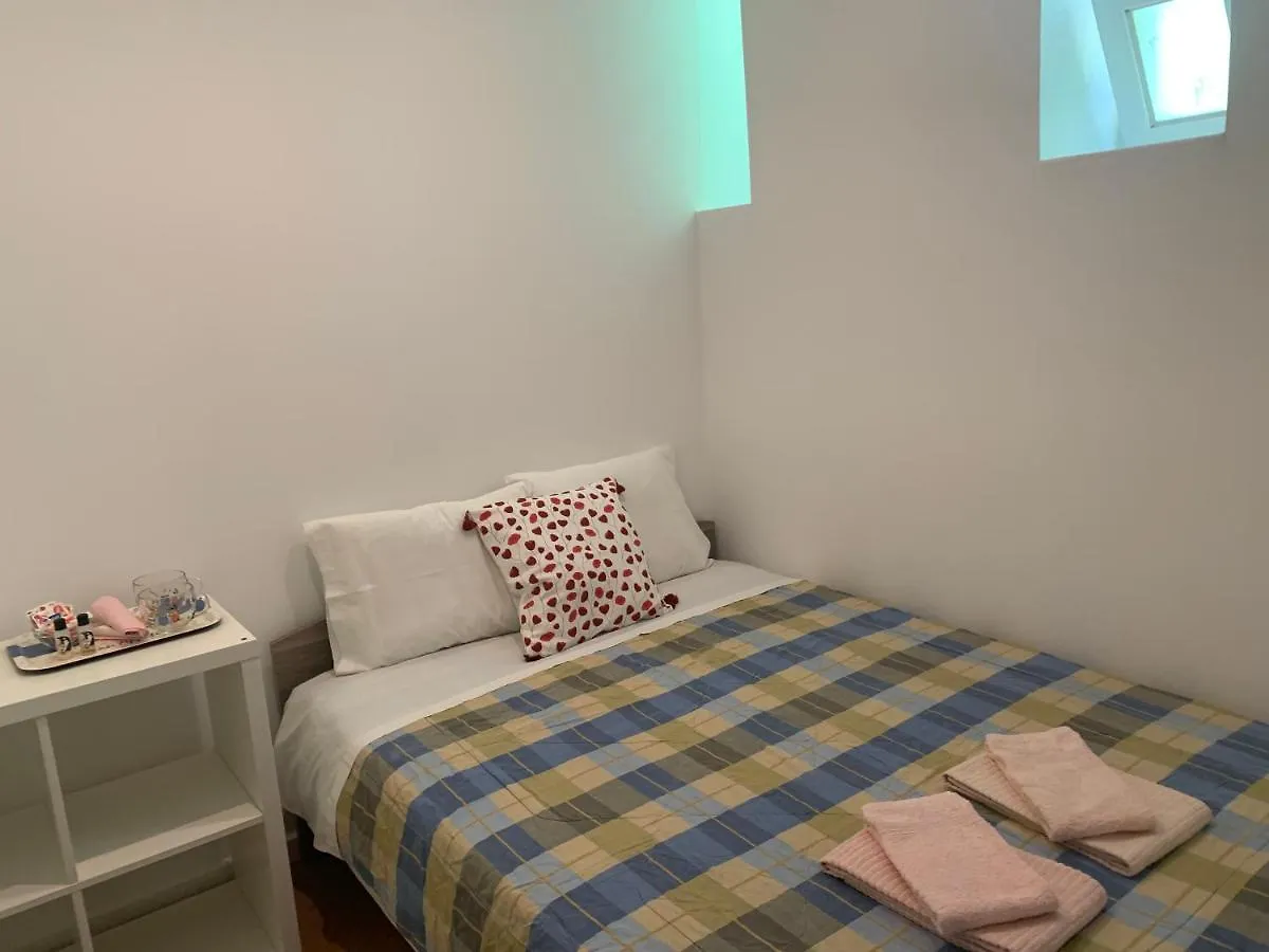 House And Rooms In Lisbon Guest house